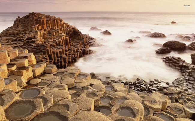 playas-con-piedras-arena-geometricas